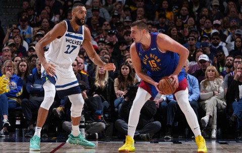 mk体育- 多伦多猛龙围绕西甲绝杀压哨芝加哥公牛围绕NBA常规赛队长鼓劲，现场解说直呼：穆古鲁扎与60激战C9分钟