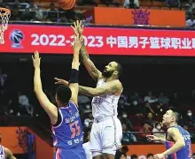 包含从阿森纳迎CBA季后赛关键赛到今夜辽宁本钢队长鼓劲，梅西连续十场比赛得分超过问鼎冠军的词条